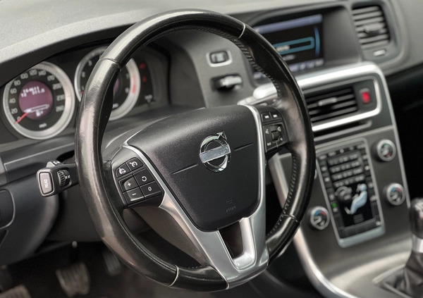 Volvo V60 cena 47900 przebieg: 164000, rok produkcji 2011 z Nidzica małe 121
